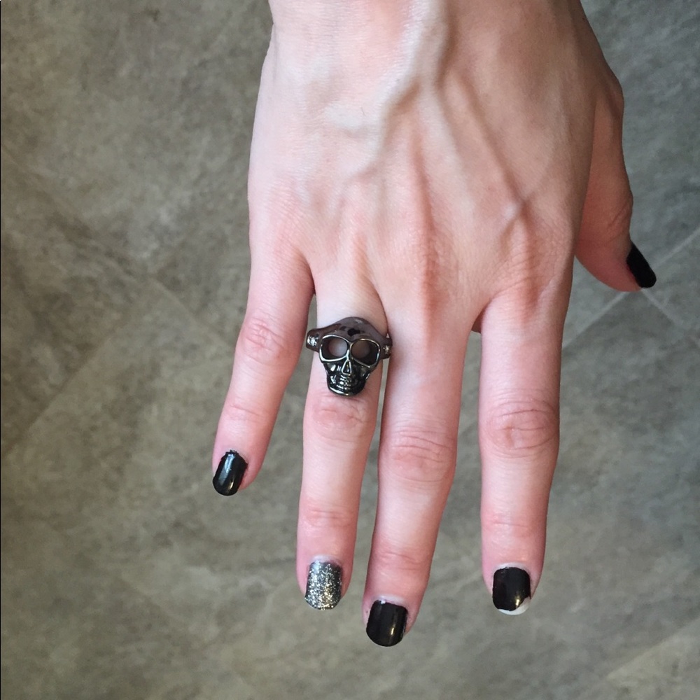 Black silver skull ring rhinestone hot Topic goth